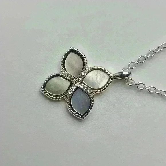 Avon silver tone necklace - Picture 14 of 17